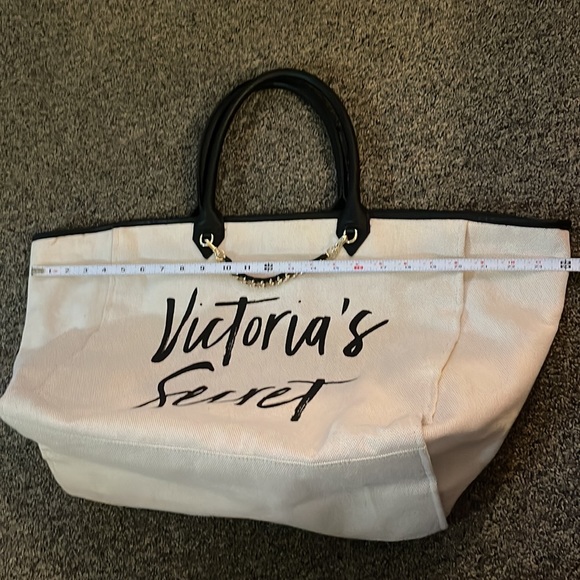 Victoria’s Secret bag - Picture 10 of 12